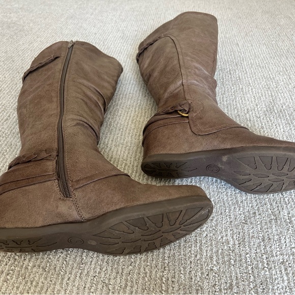 Like new knee high riding boots - Picture 4 of 4